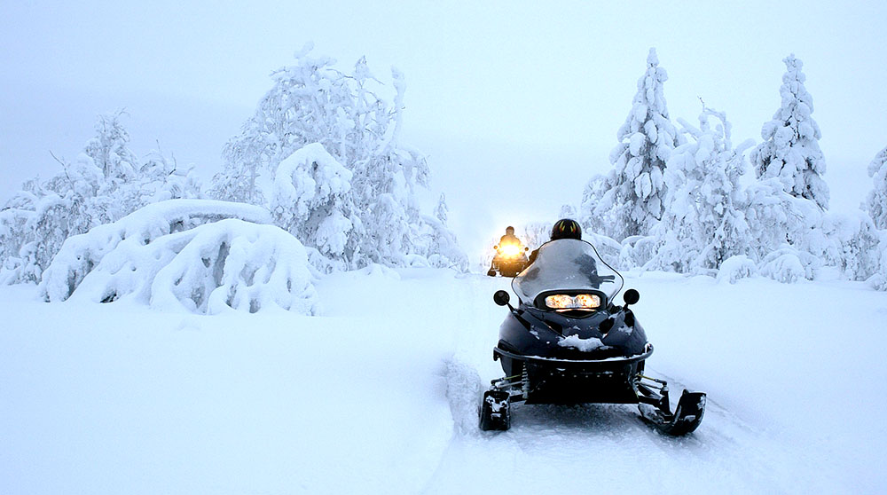 Snowmobile Safety: 15 safety tips to know
