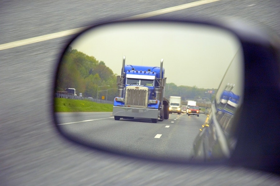 Self-Driving Trucks: Looking at the Risks