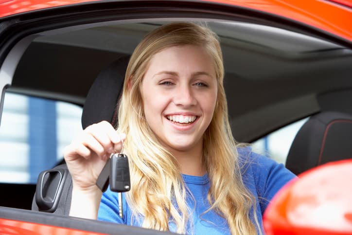 lady-buying-second-hand-car