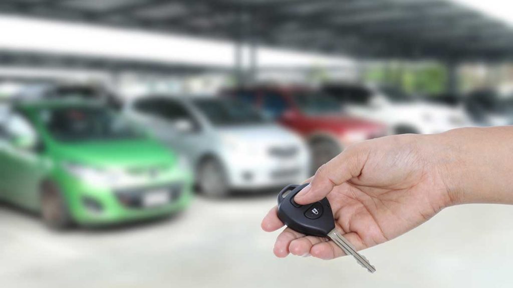 Person looking for car at rental lot - how to get a cheap long term car rental