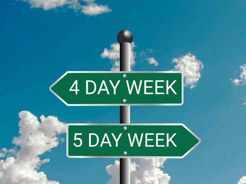 Traffic signs for four-day and five-day work weeks