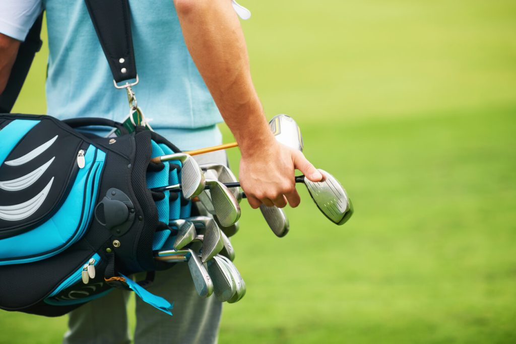 How many golf clubs can you carry?