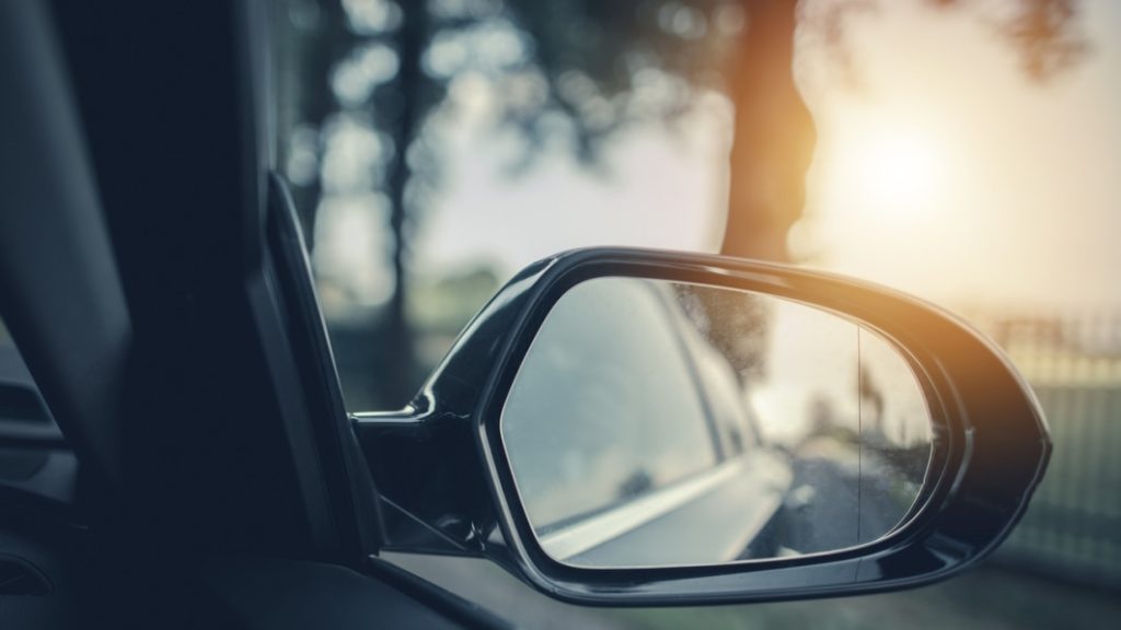 Add some eyes to the back of your head with the top blind spot mirrors