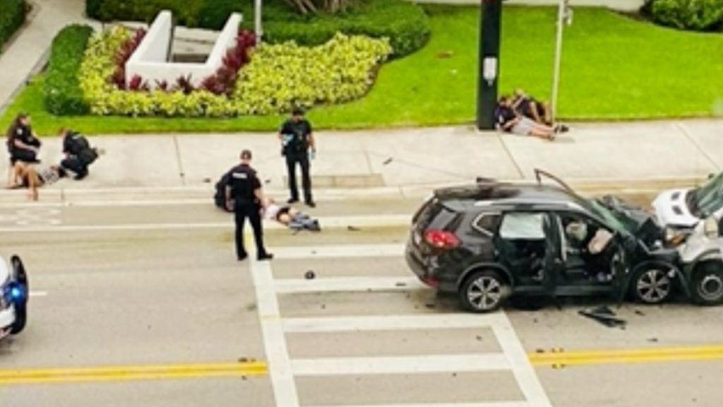 Florida man, passenger crash into FedEx truck during sex act