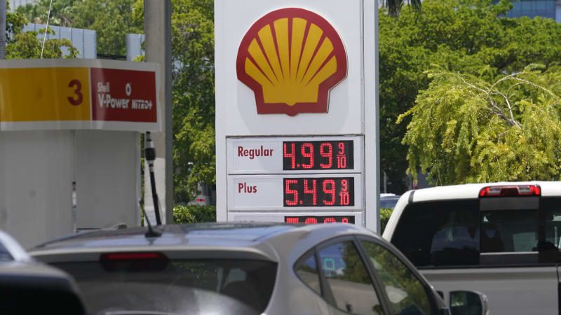 U.S. gasoline prices dip ahead of Biden gas-tax relief plan