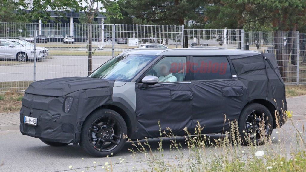 Kia EV9 electric SUV caught testing in spy photos from Germany