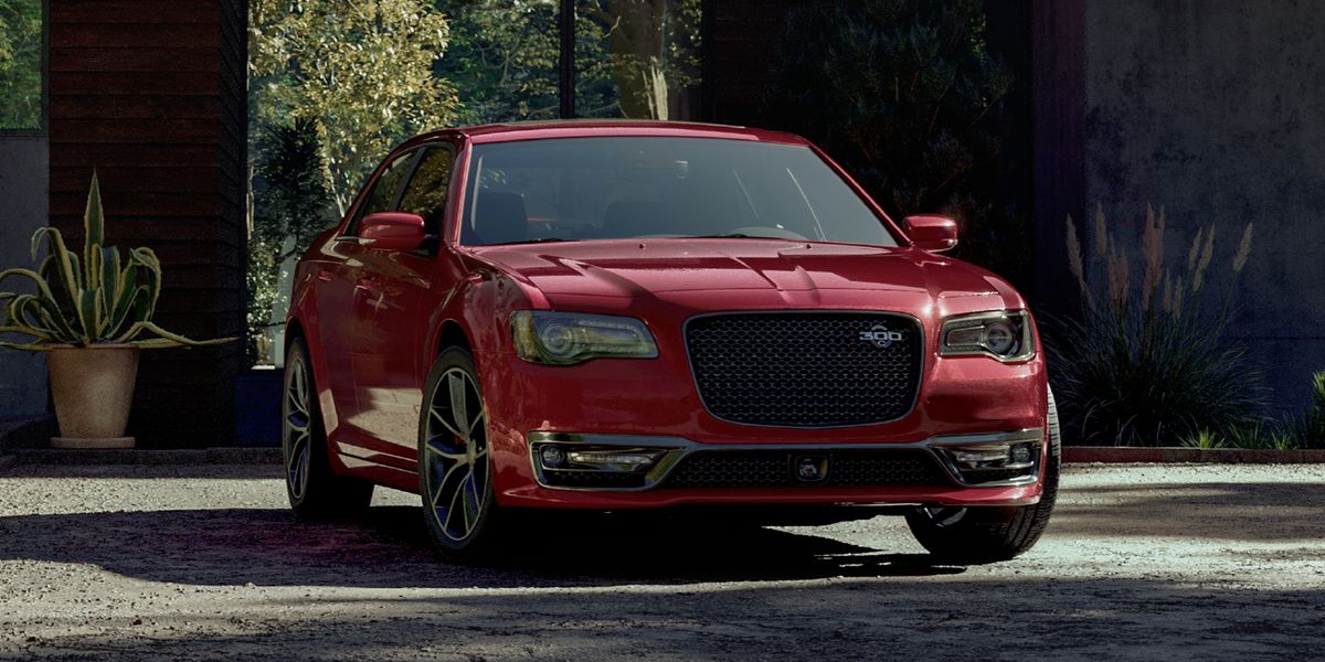 2023 Chrysler 300C Bows Out with a Brawny 6.4-Liter V-8