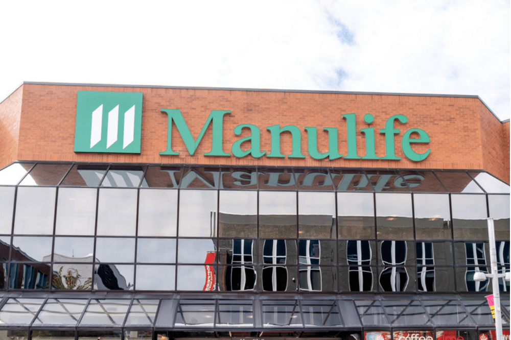 Manulife pays respect to fallen heroes with Canadian flag display