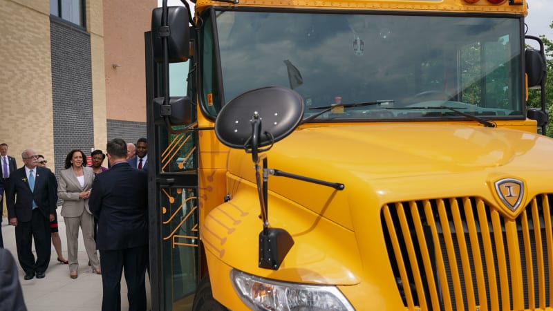 U.S. schools get $1 billion in grants for electric buses