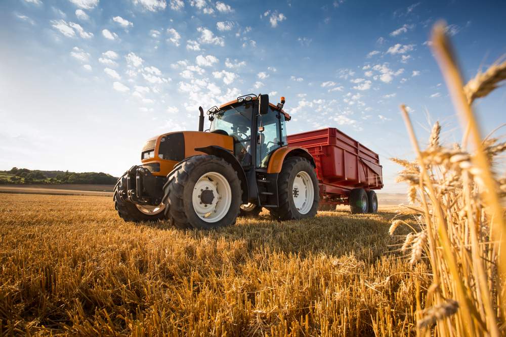 What are the different types of tractor used in agriculture?