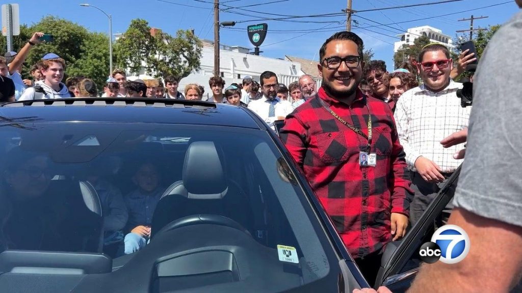 Students Surprised Teacher by Buying Him a New Car