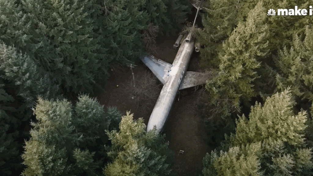 Meet the 73-Year-Old Retired Engineer Who Lives in a Boeing 727