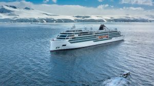 Rogue Wave Hits Antarctic Cruise Ship, Killing 1 and Injuring 4