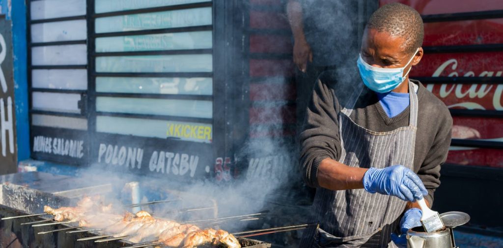 Street food keeps Johannesburg going - but working conditions of vendors are unhealthy