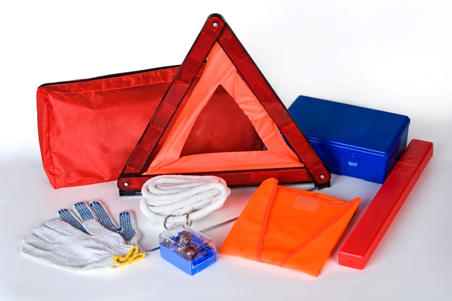 9 Items to Include in an Emergency Car Kit