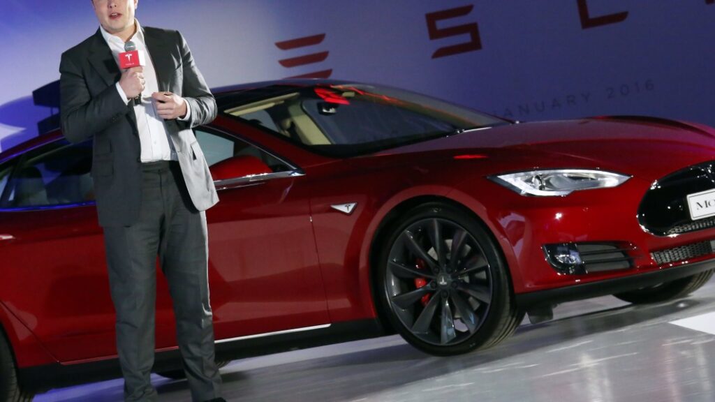Paul Krugman says Elon Musk's Tesla can never be a 'profit machine' like Apple