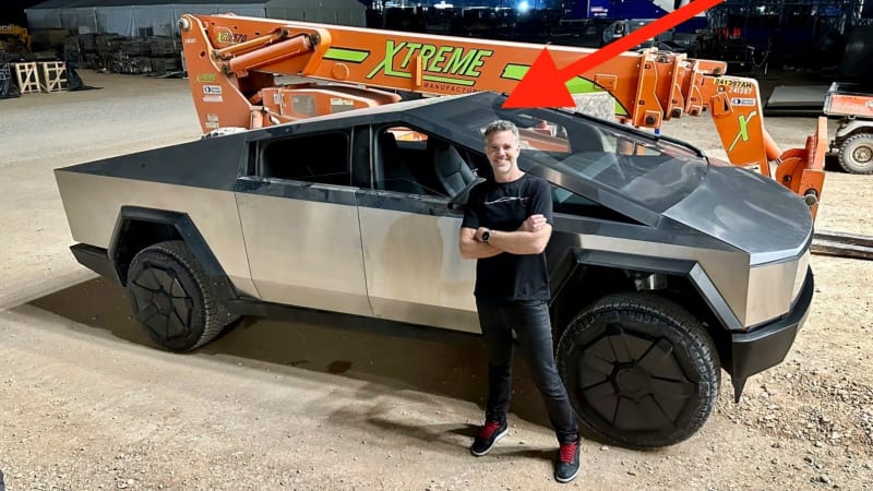 Tesla Cybertruck's jumbo wiper seems to leave a lot of the windshield dirty