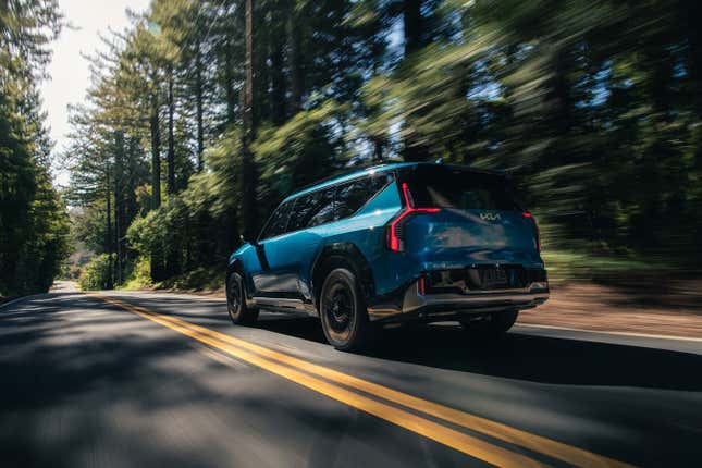 Image for article titled 2024 Kia EV9 Electric Three-Row SUV Promises 300 Miles of Battery Range in the U.S.