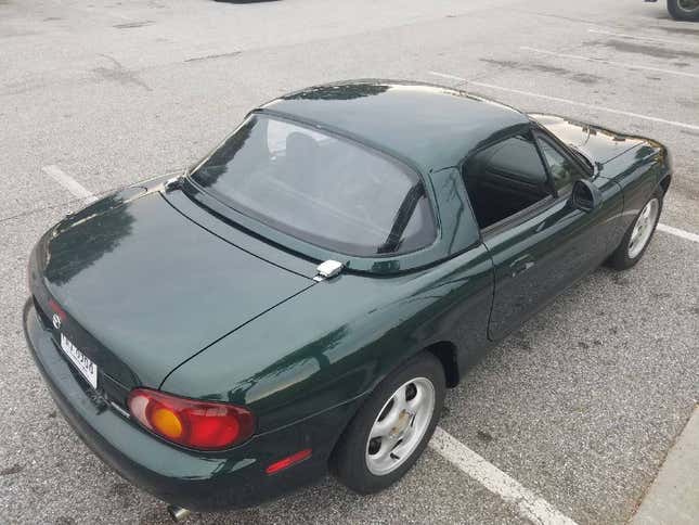 Image for article titled At $9,995, Is This 2000 Mazda MX-5 Miata an Acceptable Answer?