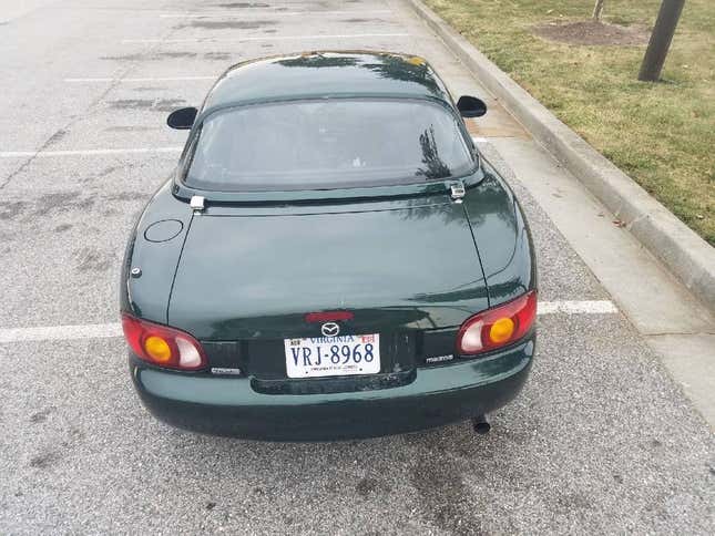 Image for article titled At $9,995, Is This 2000 Mazda MX-5 Miata an Acceptable Answer?