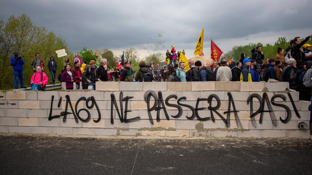 French Demonstrators Build an Actual Cement Wall to Protest New Highway