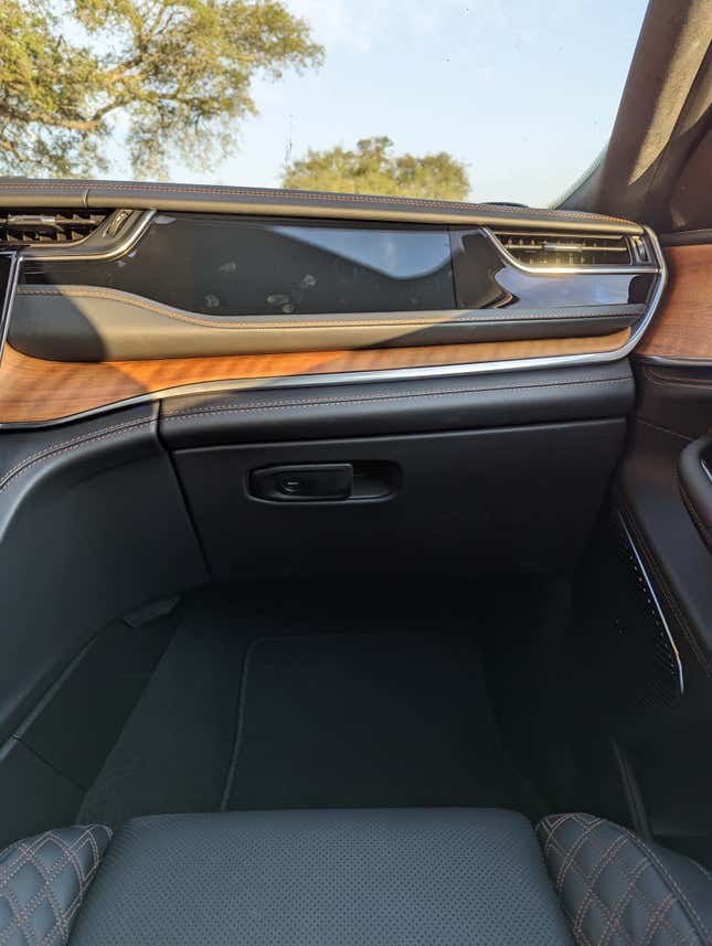 Image for article titled The 2023 Jeep Grand Cherokee L Changed My Family's Opinion of Jeeps