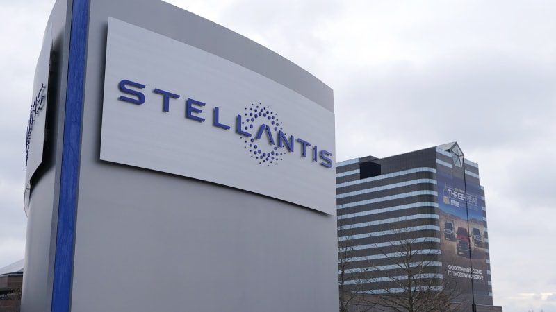 Stellantis wants to trim 3,500 hourly U.S. jobs, UAW says