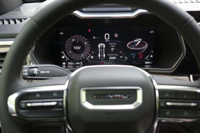 Image for article titled The 2023 GMC Canyon AT4X Refines Chevy's ZR2 Off-Road Formula