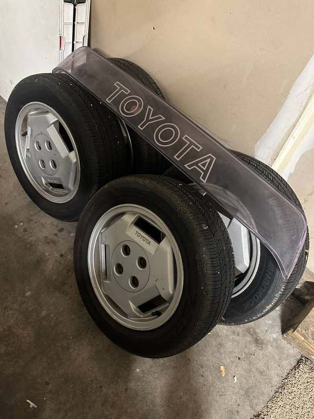 Image for article titled At $5,800, Does This 1985 Toyota MR2 Deserve a Formal Offer?