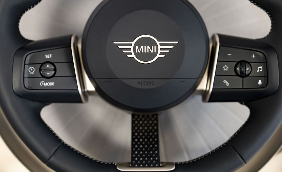 Mini seat and steering wheel mini seat and steering wheel