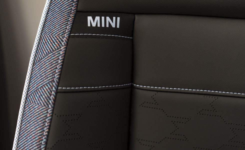 Mini seat and steering wheel mini seat and steering wheel