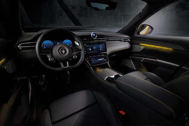 The black interior of the 2023 Maserati Grecale Trofeo