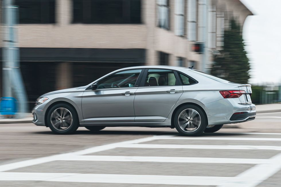 chevrolet bolt ev volkswagen jetta sport comparo