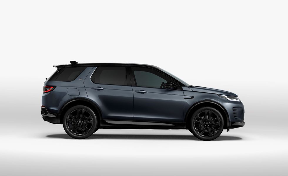 2024 Land Rover Discovery Sport Dynamic HSE side view 2024 land rover discovery sport dynamic hse exterior