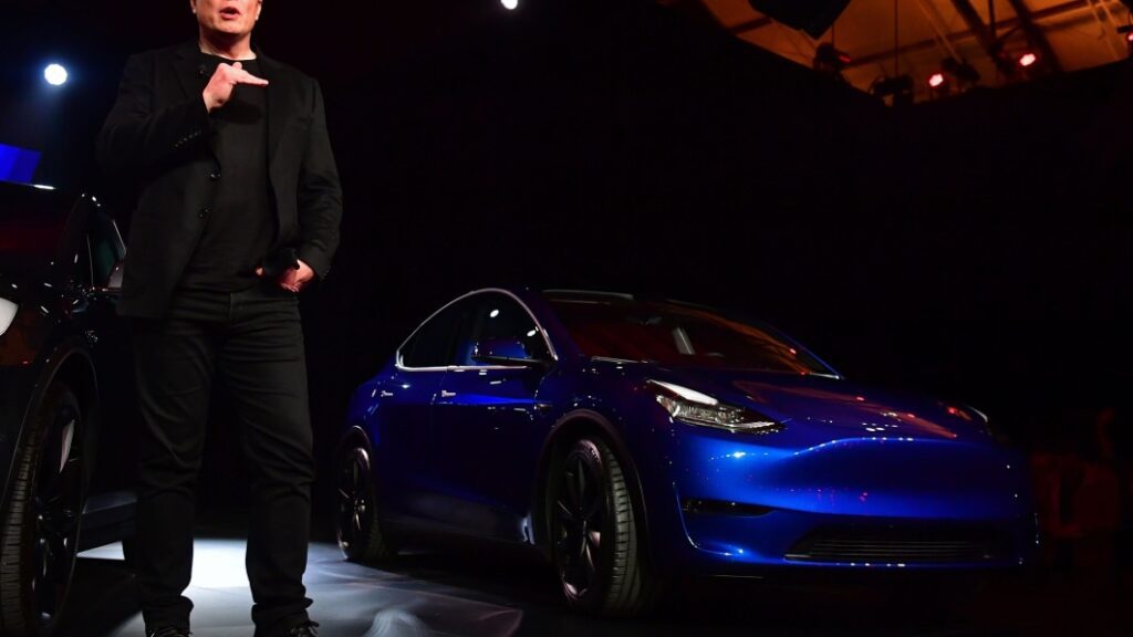 Tesla market value soars almost $300 billion in a month after deals with GM, Ford