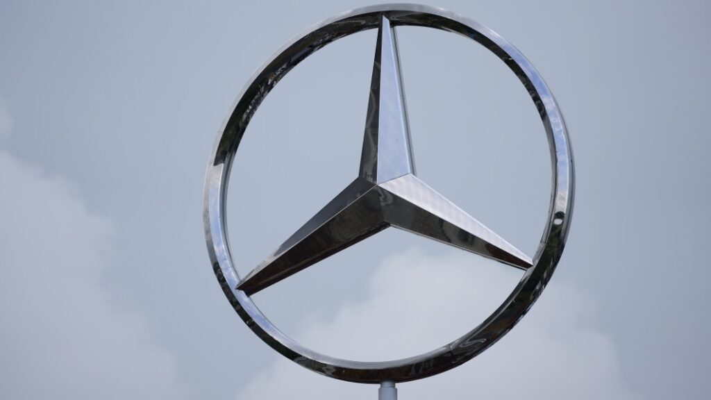 Mercedes recalls 140,000 current models over faulty fuel pumps