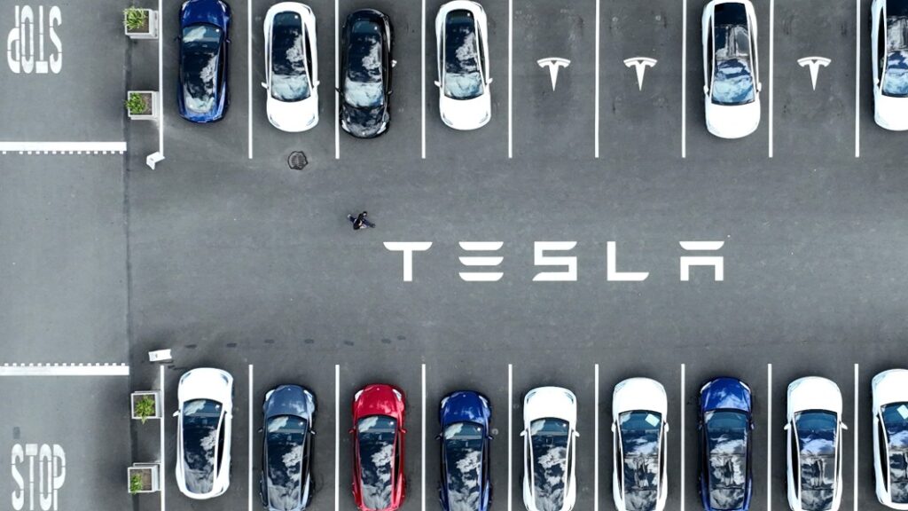 Tesla acted like a normal car company by offering discounts — and had a record quarter