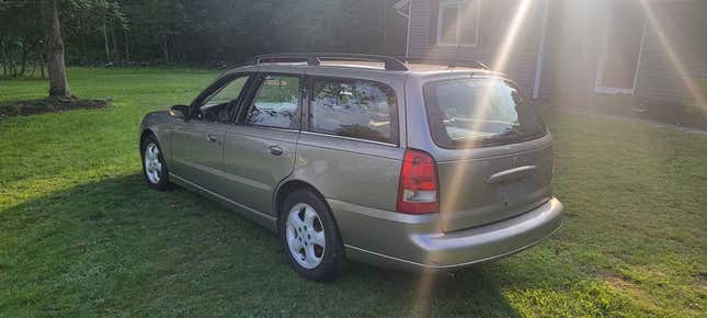 Image for article titled At $3,995, Is This 2003 Saturn LW300 Wagon A Ringer?