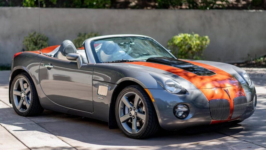 If You Thought The Pontiac Solstice Needed More Power, This One Has A 600 HP V8