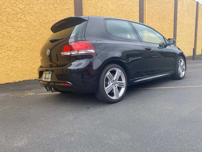 Image for article titled At $16,900, Would This 2012 VW Golf R Swing?