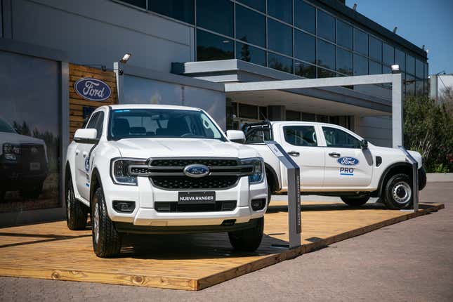 Image for article titled Ford Still Makes A Single Cab Ranger, But It's Called The Volkswagen Amarok