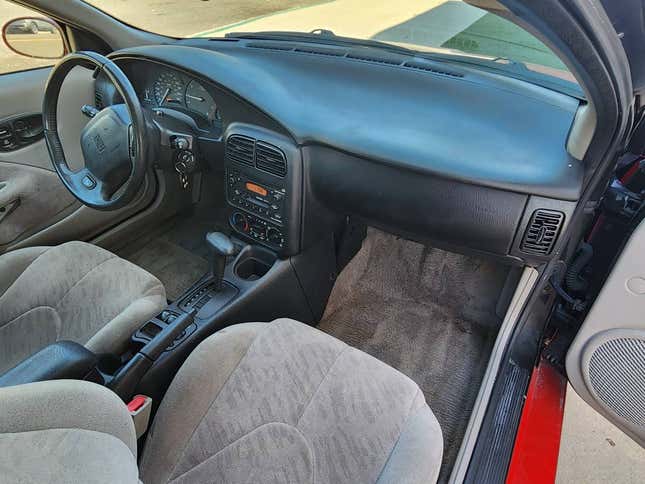Image for article titled At $3,950, Will This 2002 Saturn SC2 Ring Up A Win?