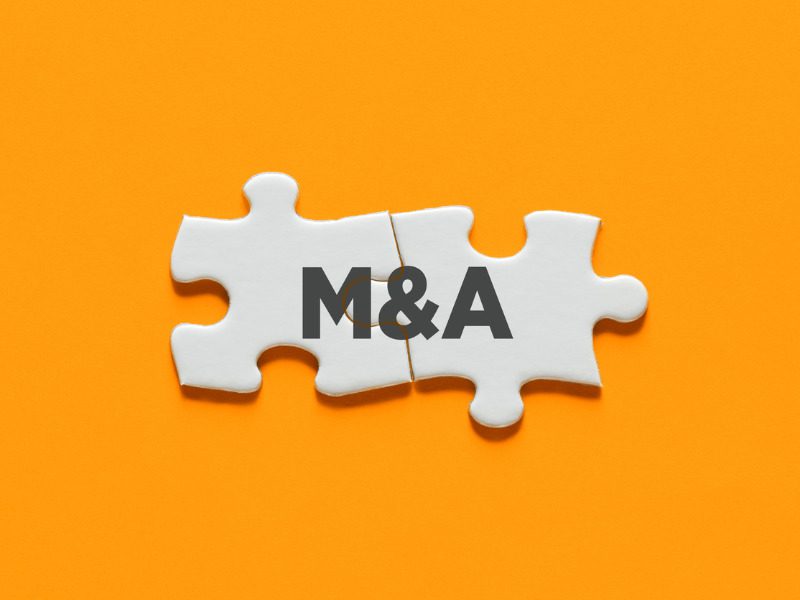 Connected puzzle pieces with acronym M&A