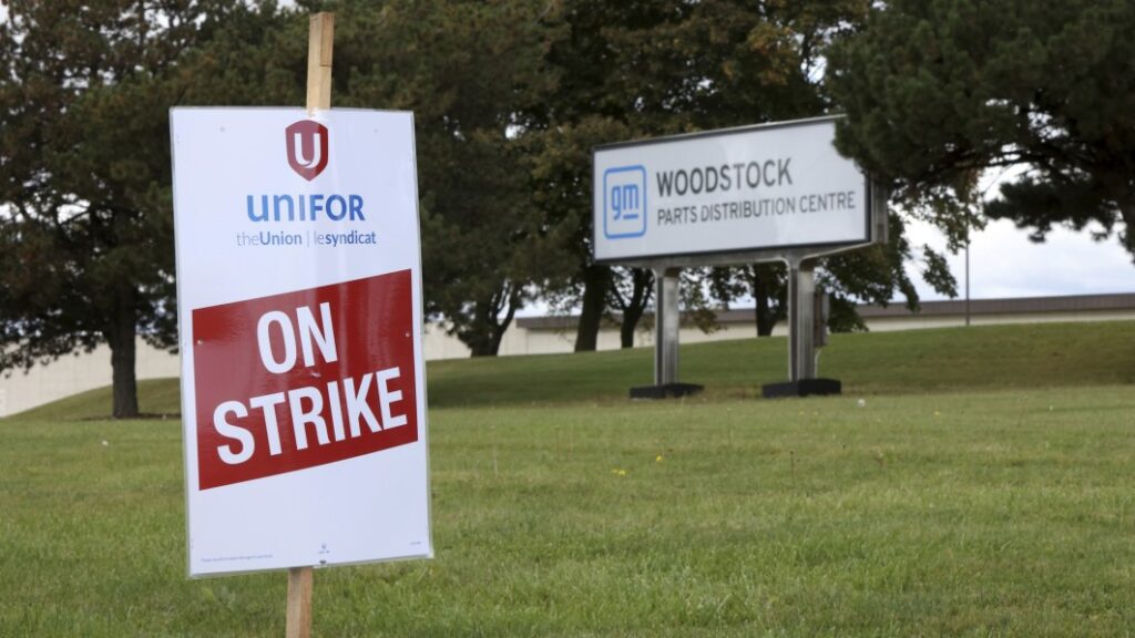 Canadian autoworkers ratify new contract with GM, leaving only Stellantis without deal