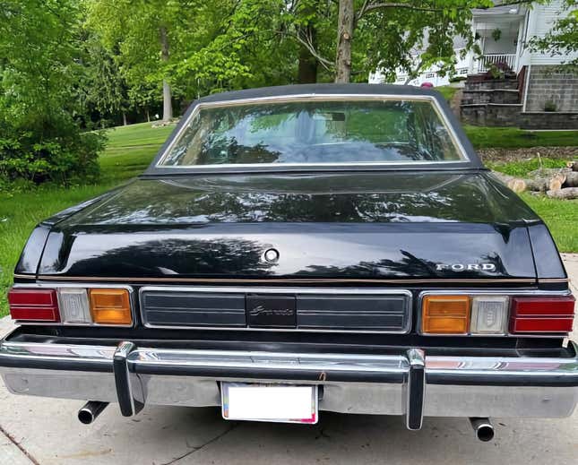 Image for article titled At $9,000, Would This 1976 Ford Granada Ghia Put You Back In Black?