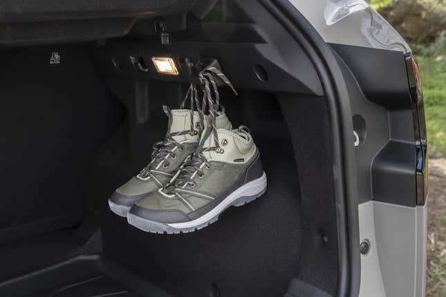 Image for article titled New Dacia Duster Proves Simple And Durable Designs Can Still Be Cool And Clever