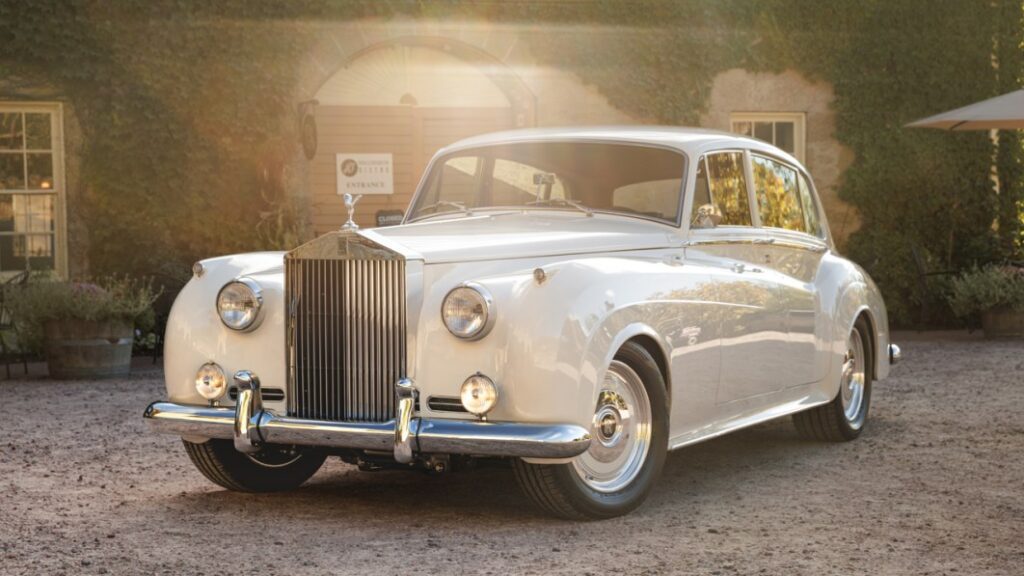 Ringbrothers' 'Paramount' 1961 Rolls-Royce Silver Cloud II wafts into SEMA
