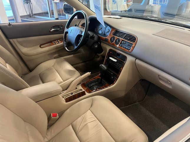 Image for article titled This Dealer Tried To Sell A 1995 Honda Accord For More Than The Original MSRP