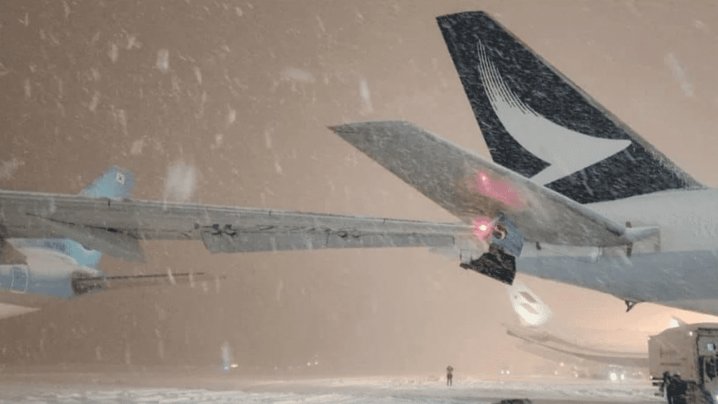 Aircraft Touch Tips During Blizzard At Japanese Airport