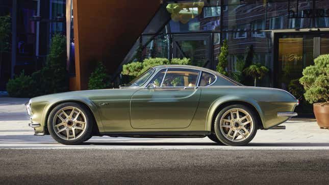 A photo of the side of the Volvo P1800 Cyan.